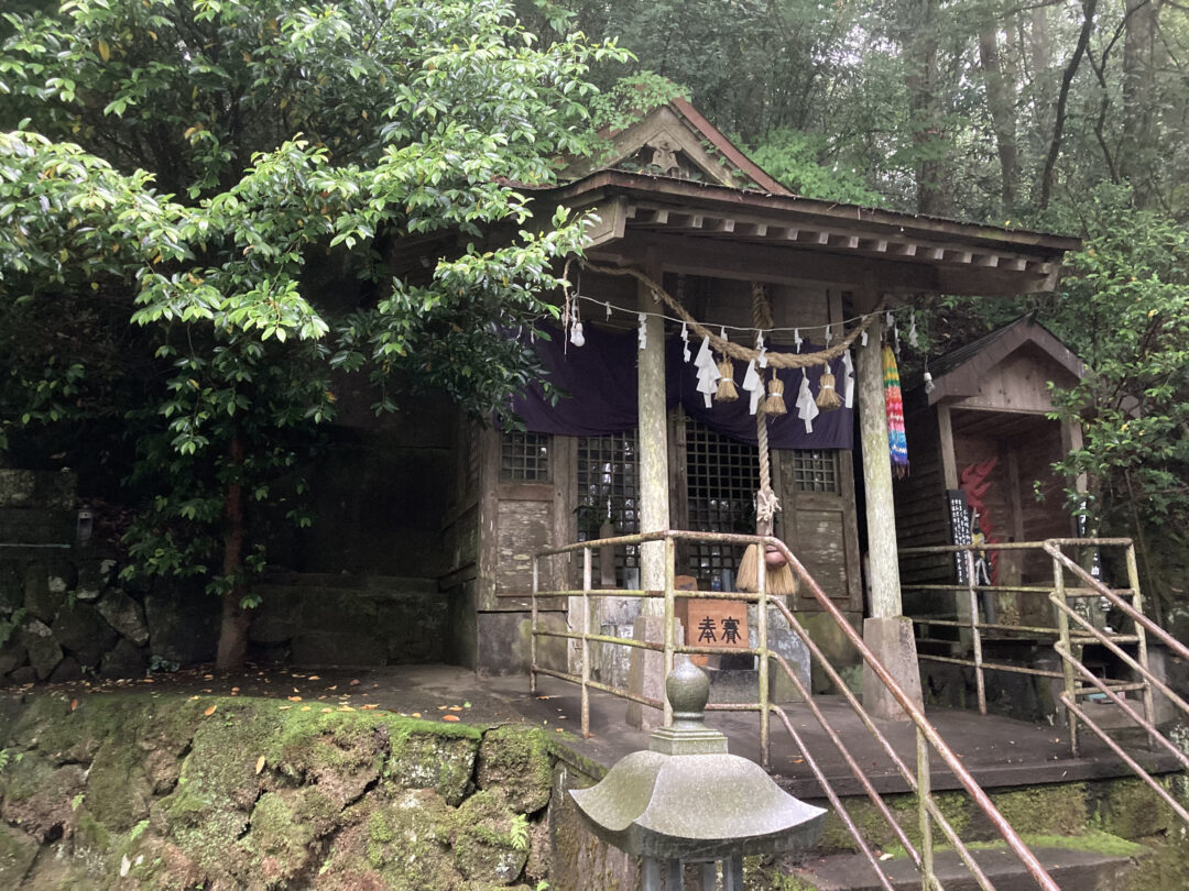 志高湖白龍神社は山と水の志高湖があるとてもきもちよい神社